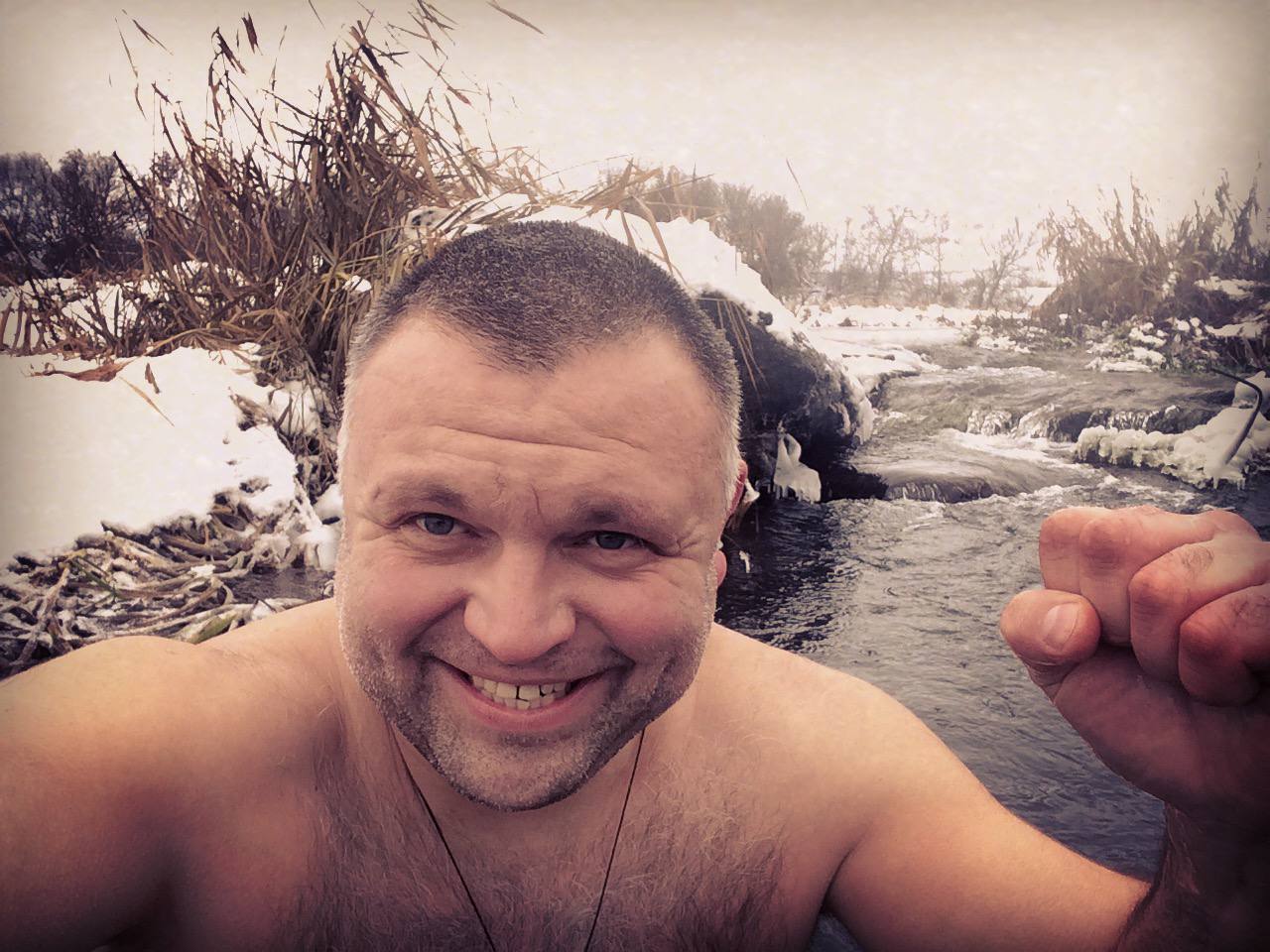 Ветеран СВО из Люберец в новогодние каникулы занимается моржеванием Ветеран СВО из Люберец в новогодние каникулы занимается моржеванием