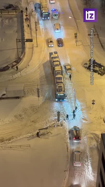 Обрушившийся на Москву циклон "Фрэнсис" нарушил работу транспорта: стоит трасса на Ярославль, происходят задержки в аэропортах