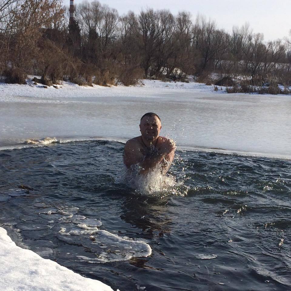 Ветеран СВО из Люберец в новогодние каникулы занимается моржеванием Ветеран СВО из Люберец в новогодние каникулы занимается моржеванием