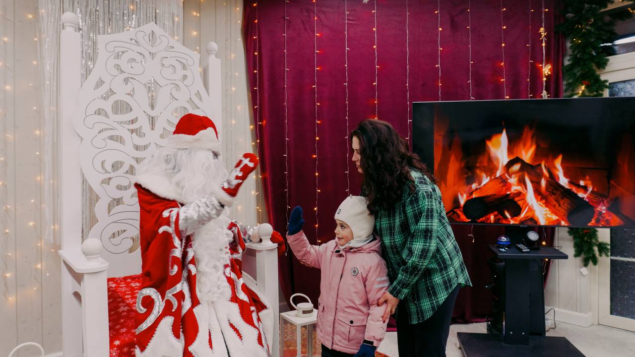 Более 300 маленьких жителей округа пришли в гости к Деду Морозу в Новогодние каникулы Более 300 маленьких жителей округа пришли в гости к Деду Морозу в Новогодние каникулы