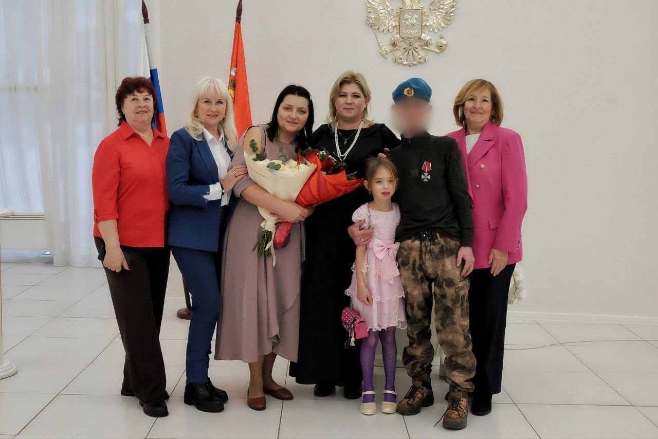 Новый год для участника СВО Ивана и Елены начался с самого радостного события — они связали свои судьбы узами брака