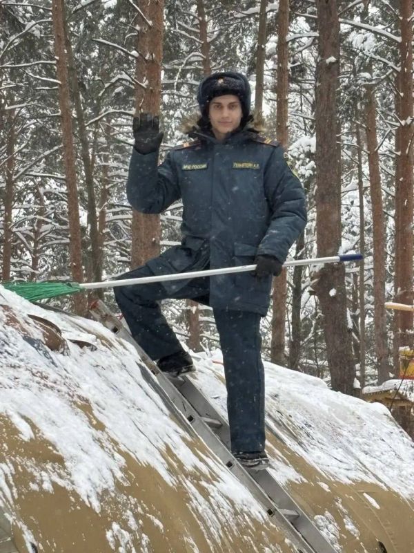 Молодежь Раменского помогает в борьбе со снегопадом