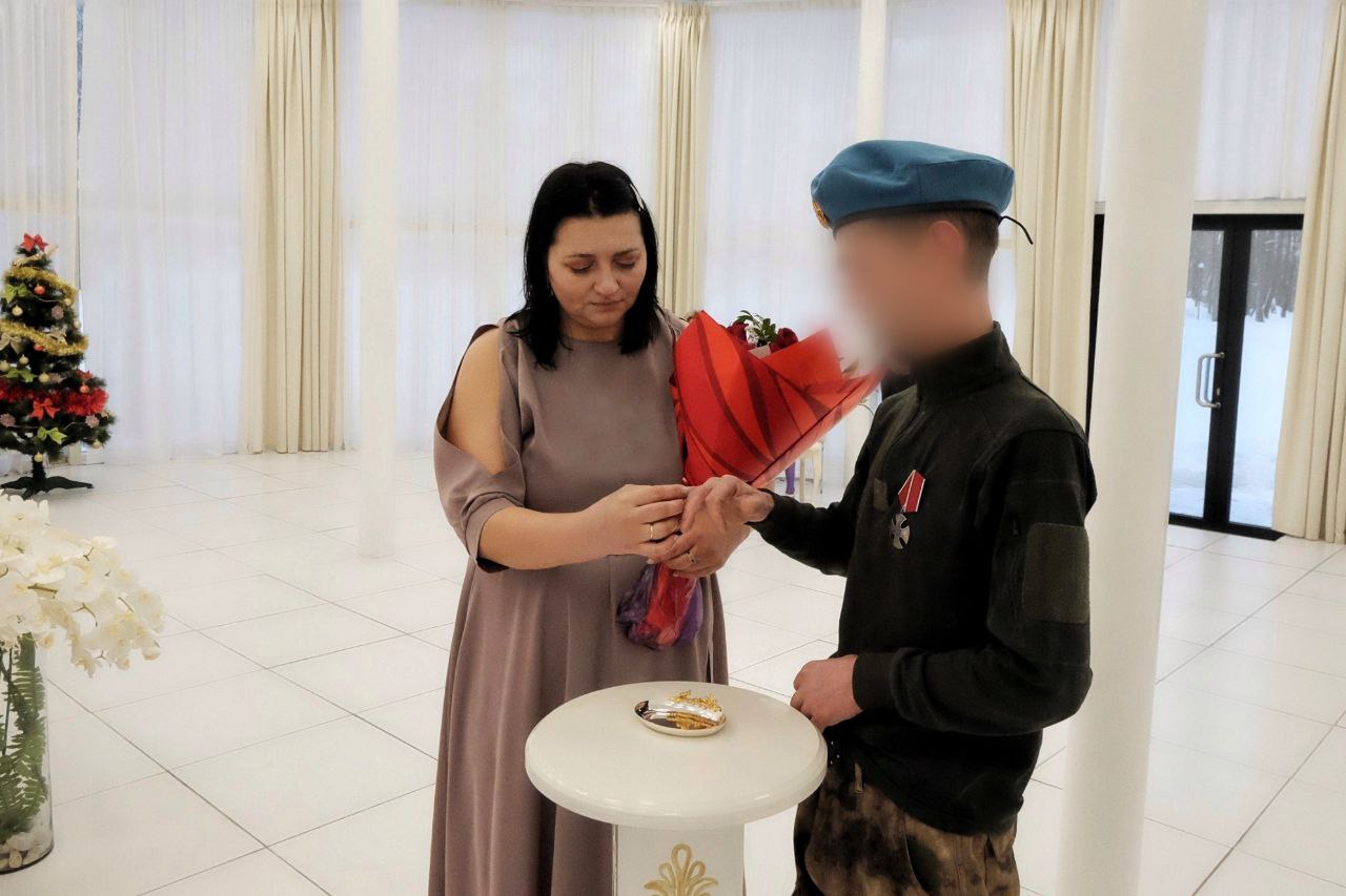 Новый год для участника СВО Ивана и Елены начался с самого радостного события — они связали свои судьбы узами брака Новый год для участника СВО Ивана и Елены начался с самого радостного события — они связали свои судьбы узами брака