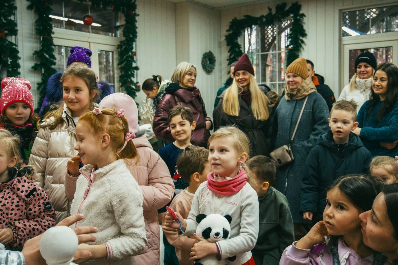 Более 300 маленьких жителей округа пришли в гости к Деду Морозу в Новогодние каникулы Более 300 маленьких жителей округа пришли в гости к Деду Морозу в Новогодние каникулы