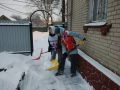 Волонтеры в Коломне помогают семьям бойцов СВО с уборкой снега