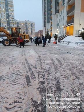В Мытищах продолжается уборка последствий снегопада