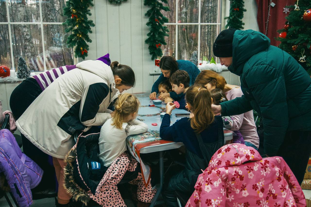 Более 300 маленьких жителей округа пришли в гости к Деду Морозу в Новогодние каникулы Более 300 маленьких жителей округа пришли в гости к Деду Морозу в Новогодние каникулы