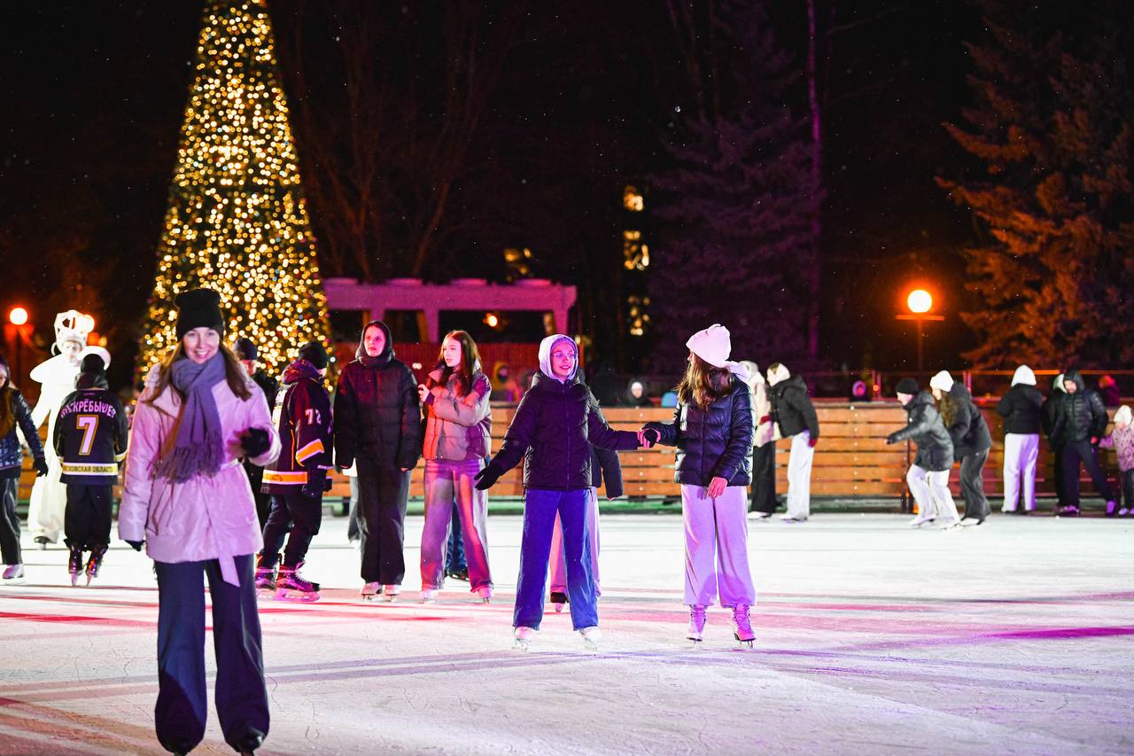 9,8 тысячи человек посетили Театральный каток с начала сезона 9,8 тысячи человек посетили Театральный каток с начала сезона