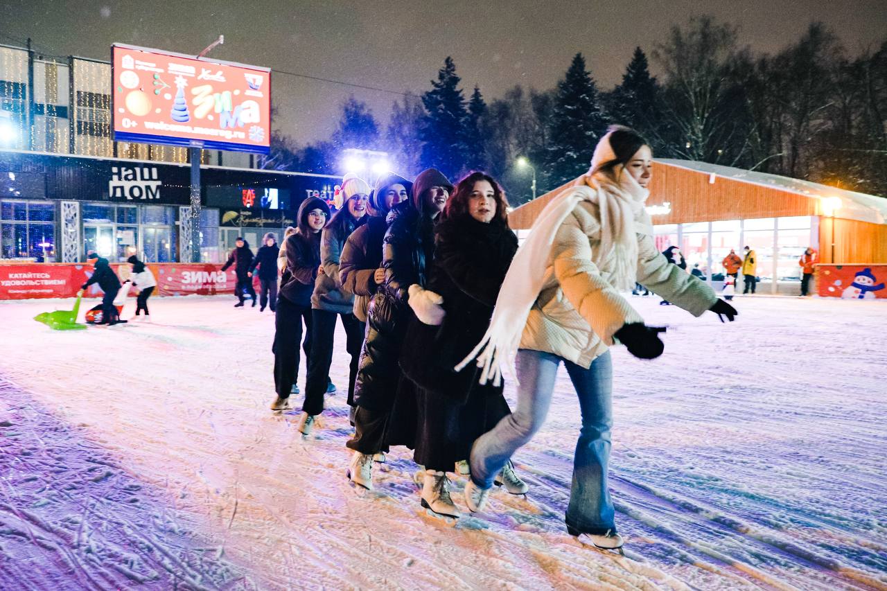9,8 тысячи человек посетили Театральный каток с начала сезона 9,8 тысячи человек посетили Театральный каток с начала сезона