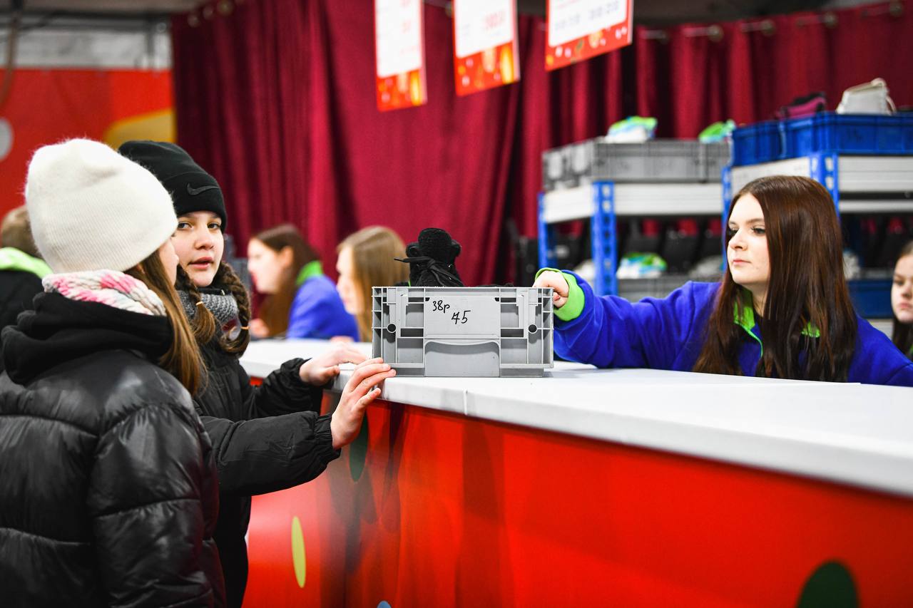 9,8 тысячи человек посетили Театральный каток с начала сезона 9,8 тысячи человек посетили Театральный каток с начала сезона