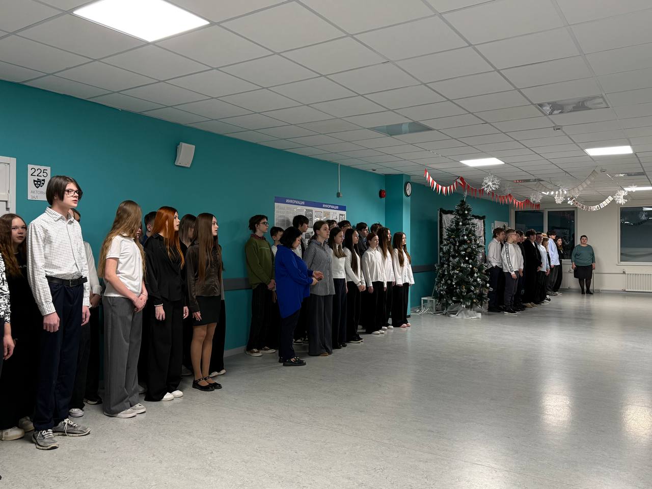 Понедельник 12 января встречает нас еженедельной торжественной линейкой с поднятием флага и гимном Понедельник 12 января встречает нас еженедельной торжественной линейкой с поднятием флага и гимном