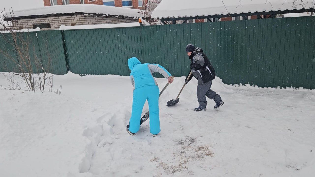 Жители села Михайловская Слобода активно борются с последствиями сильного снегопада