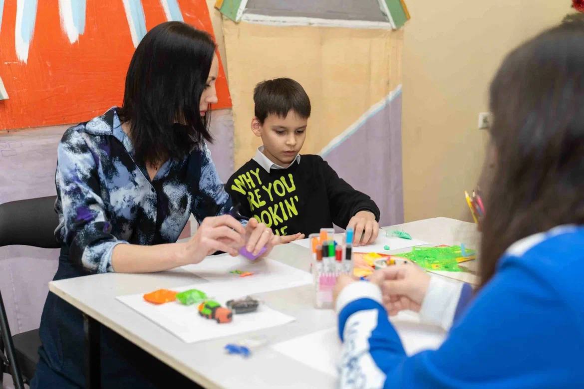 В Жуковском поздравили с праздниками семьи участников СВО В Жуковском поздравили с праздниками семьи участников СВО