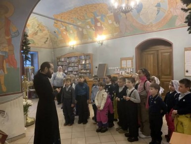 Сегодня, в светлые рождественские дни, наши самые юные ученики — 1м класс МБОУ гимназии 2 (здание 2) побывали в храме Рождества Пресвятой Богородицы в посёлке Васькино
