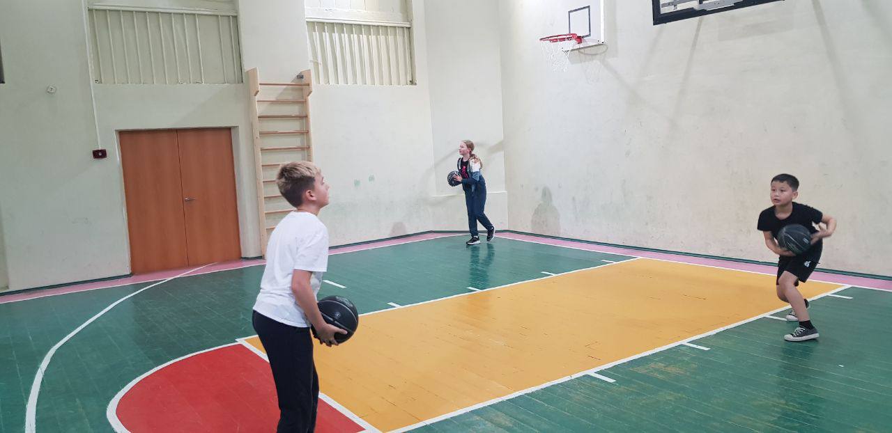 Сегодня, 13 января 2026 года, в МБОУ лицее №4 состоялось внеурочное занятие по развитию физических качеств Сегодня, 13 января 2026 года, в МБОУ лицее №4 состоялось внеурочное занятие по развитию физических качеств