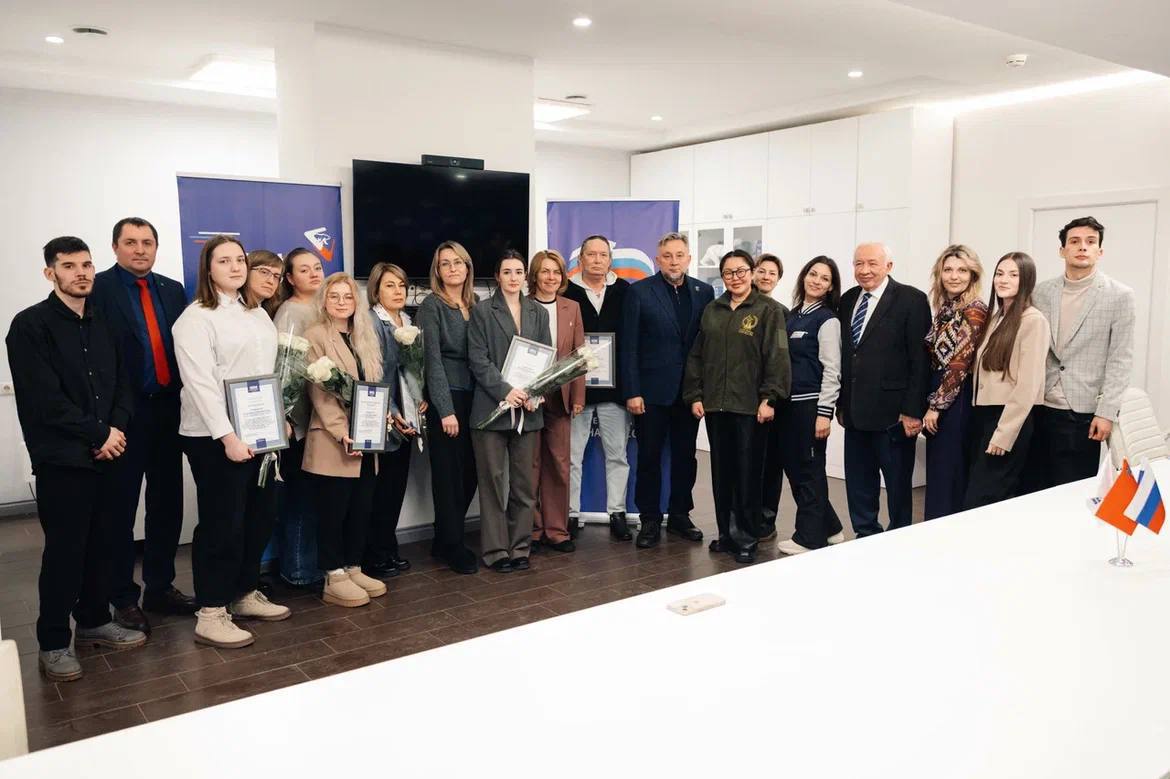 Глава Домодедово Евгения Михайловна Хрусталева вместе с депутатом Московской областной думы Олегом Владимировичем Жолобовым, Председателем Совета депутатов Леонидом Павловичем Ковалевским и первым заместителем главы...