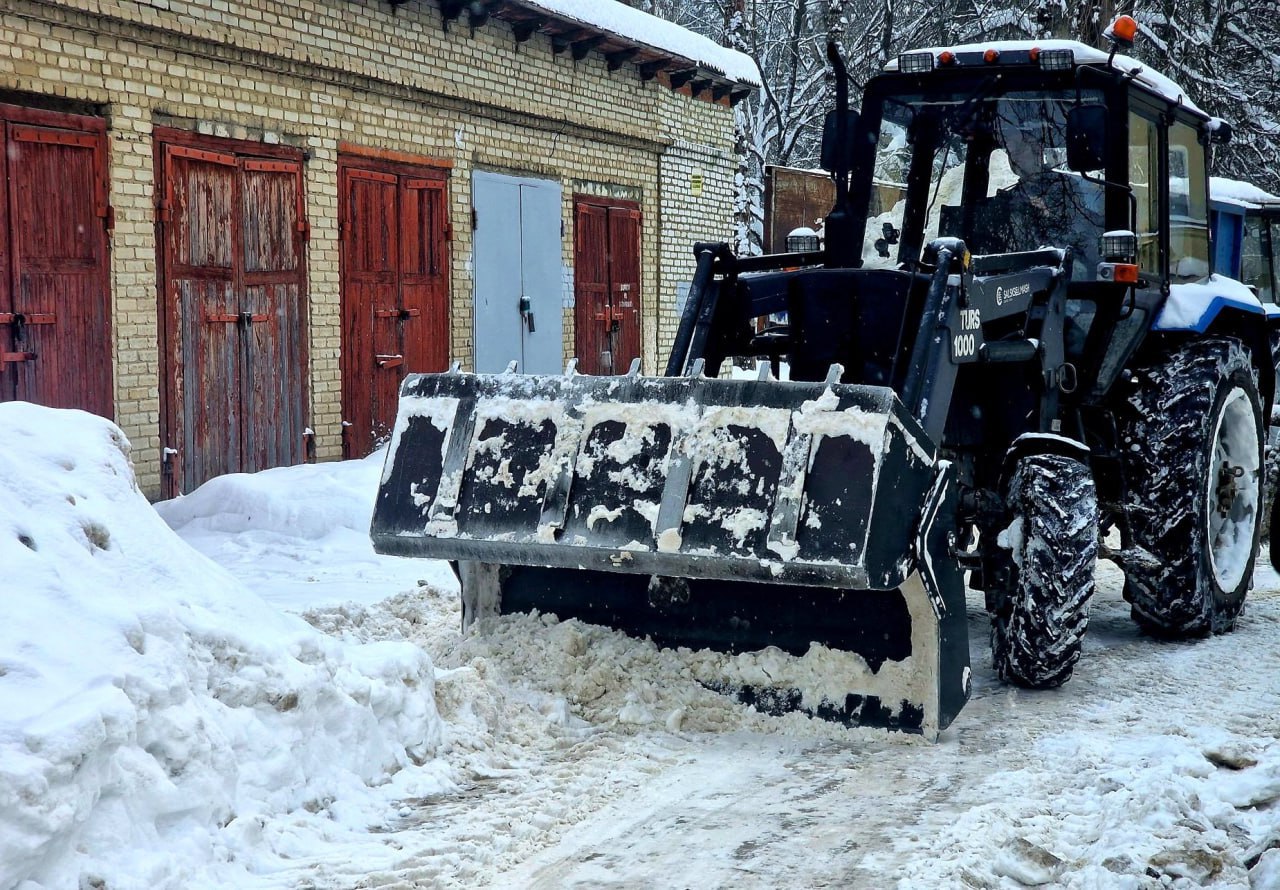 В Воскресенске продолжают расчищать дворы от снежных заносов В Воскресенске продолжают расчищать дворы от снежных заносов