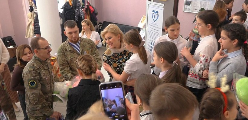 Певица Виктория Цыганова и ветераны СВО подарили праздник подопечным центра «Растим вместе» Певица Виктория Цыганова и ветераны СВО подарили праздник подопечным центра «Растим вместе»