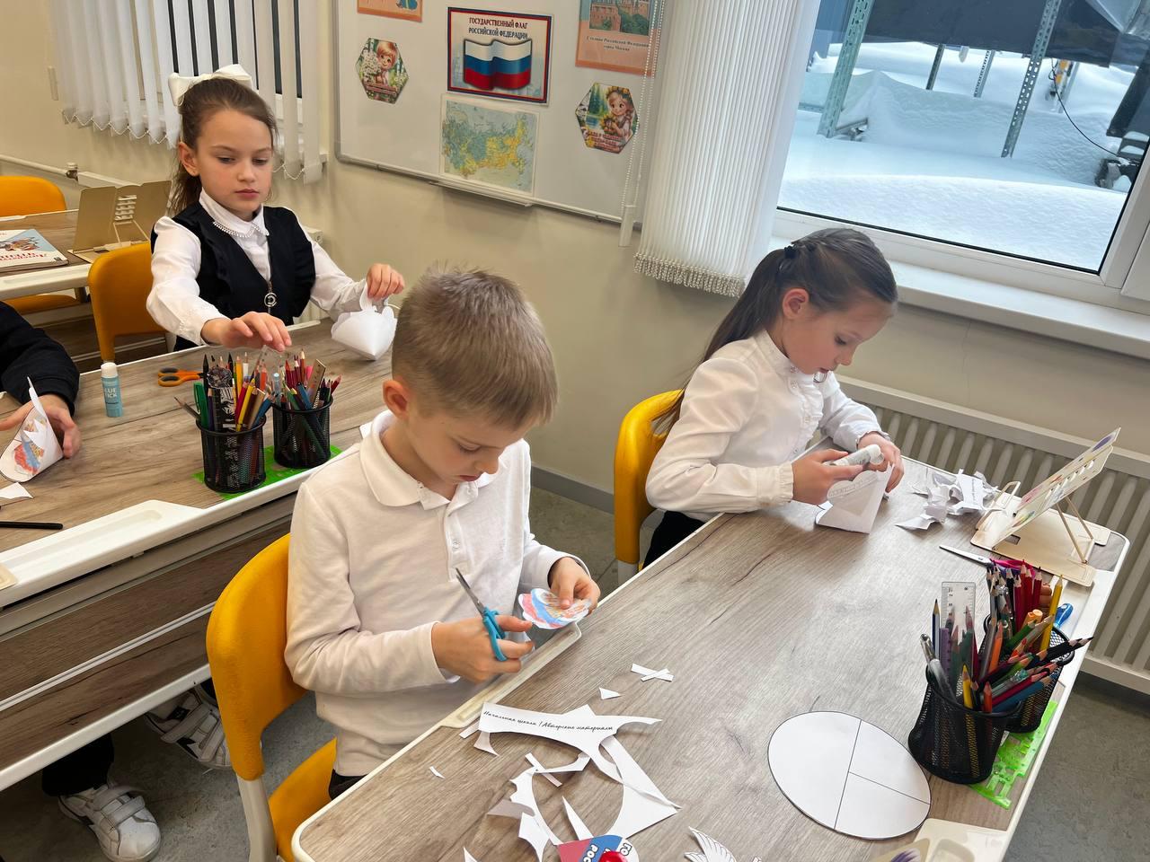 2Е сделали открытку, посвящённую году народов России 2Е сделали открытку, посвящённую году народов России