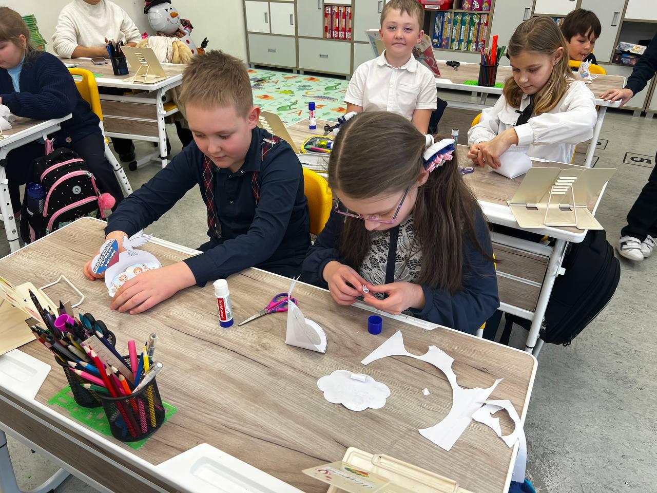 2Е сделали открытку, посвящённую году народов России 2Е сделали открытку, посвящённую году народов России