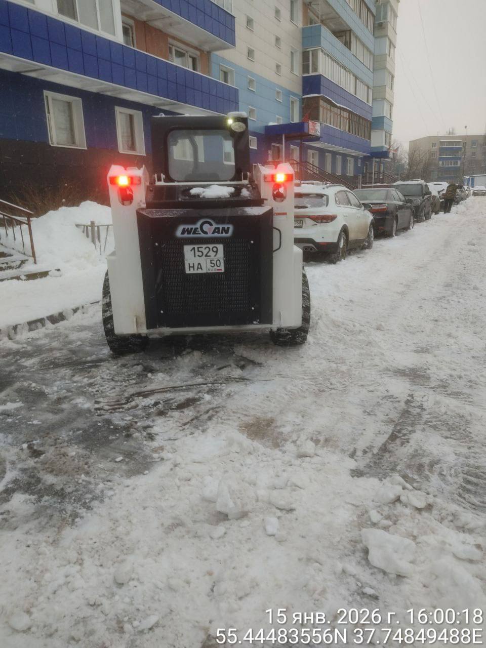 Сегодня была проведена запланированная механизированная уборка во дворах и на дорогах округа Сегодня была проведена запланированная механизированная уборка во дворах и на дорогах округа