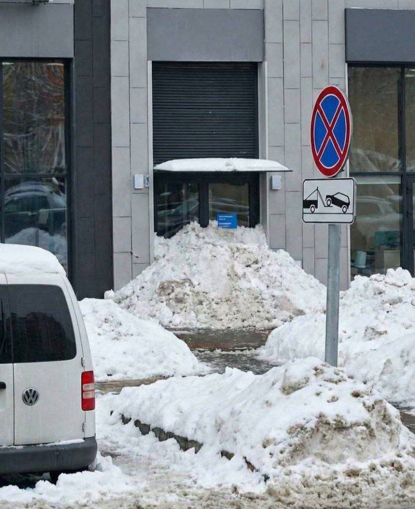 Глава думского комитета по ЖКХ посоветовала россиянам не жаловаться на плохую уборку снега, а скинуться на дворников или убирать самим Глава думского комитета по ЖКХ посоветовала россиянам не жаловаться на плохую уборку снега, а скинуться на дворников или убирать самим