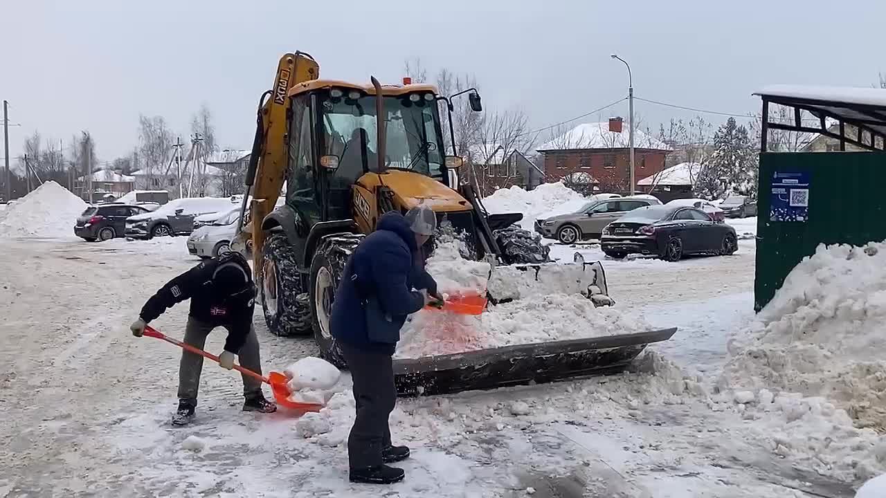 Сегодня была проведена запланированная механизированная уборка во дворах и на дорогах округа