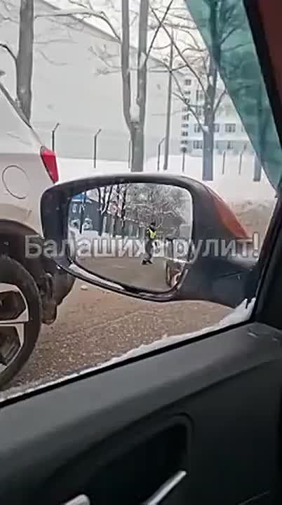 В Балашихе Porsche несколько раз протаранил автомобиль ДПС