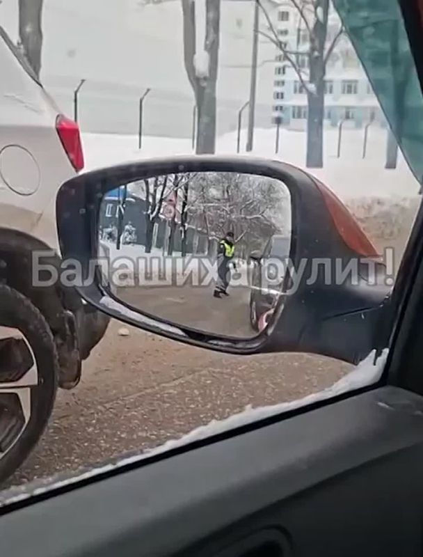 Сотрудники ДПС открыли огонь по Porsche в подмосковной Балашихе