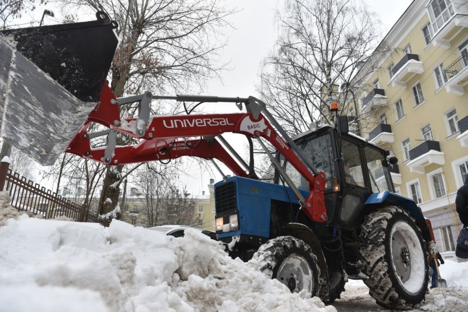 Усиленная уборка снега продолжается в Балашихе