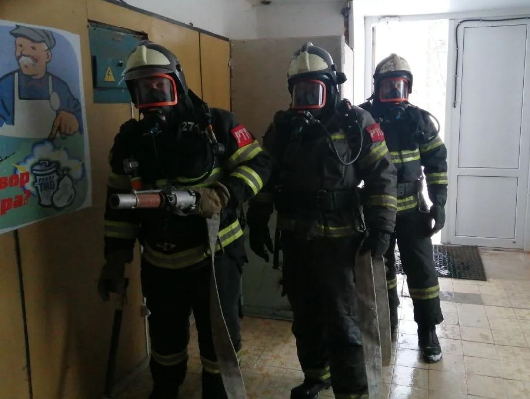 Под контролем каждая деталь: как ступинские спасатели отрабатывали действия при пожаре в МФЦ Малино Под контролем каждая деталь: как ступинские спасатели отрабатывали действия при пожаре в МФЦ Малино