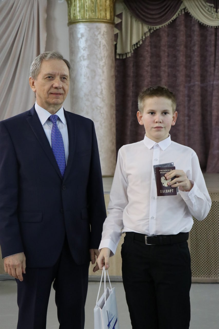 Торжественная церемония вручения паспортов юным жителям округа состоялась в Ступино Торжественная церемония вручения паспортов юным жителям округа состоялась в Ступино