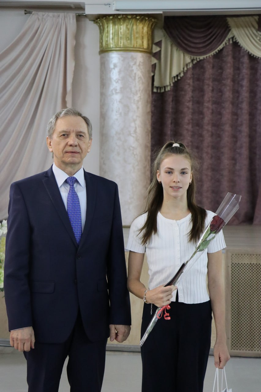 Торжественная церемония вручения паспортов юным жителям округа состоялась в Ступино Торжественная церемония вручения паспортов юным жителям округа состоялась в Ступино