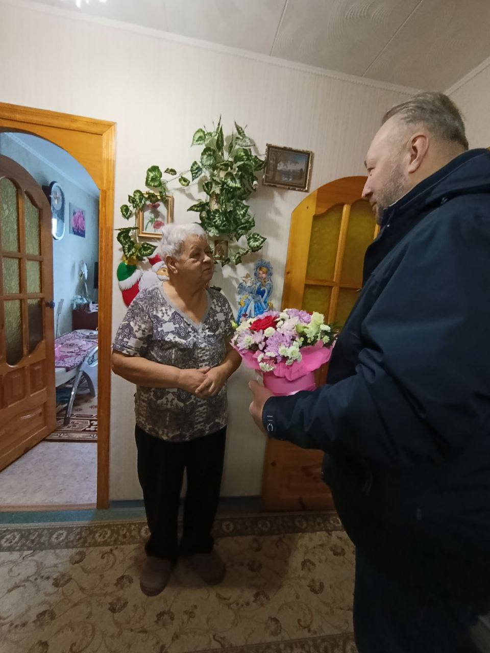 Сегодня Управление контрольной деятельности Администрации округа с большим уважением и теплом поздравило с днем рождения нашего уважаемого ветерана Великой Отечественной войны – Кондратенко Галину Васильевну! Сегодня Управление контрольной деятельности Администрации округа с большим уважением и теплом поздравило с днем рождения нашего уважаемого ветерана Великой Отечественной войны – Кондратенко Галину Васильевну!