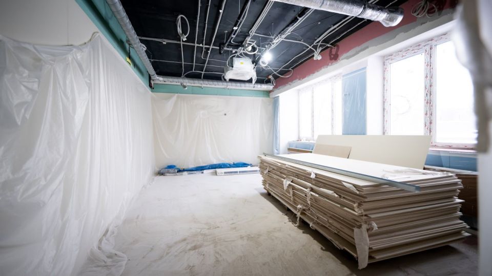 Владимир Волков: Внутренние отделочные работы выполняют строители в здании детского стационара Московского областного центра охраны материнства и детства Владимир Волков: Внутренние отделочные работы выполняют строители в здании детского стационара Московского областного центра охраны материнства и детства