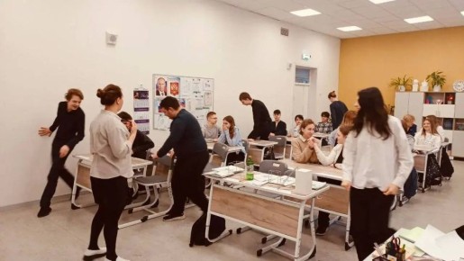 Психолог гимназии Анастасия Николаевна провела увлекательный урок в 8Е классе