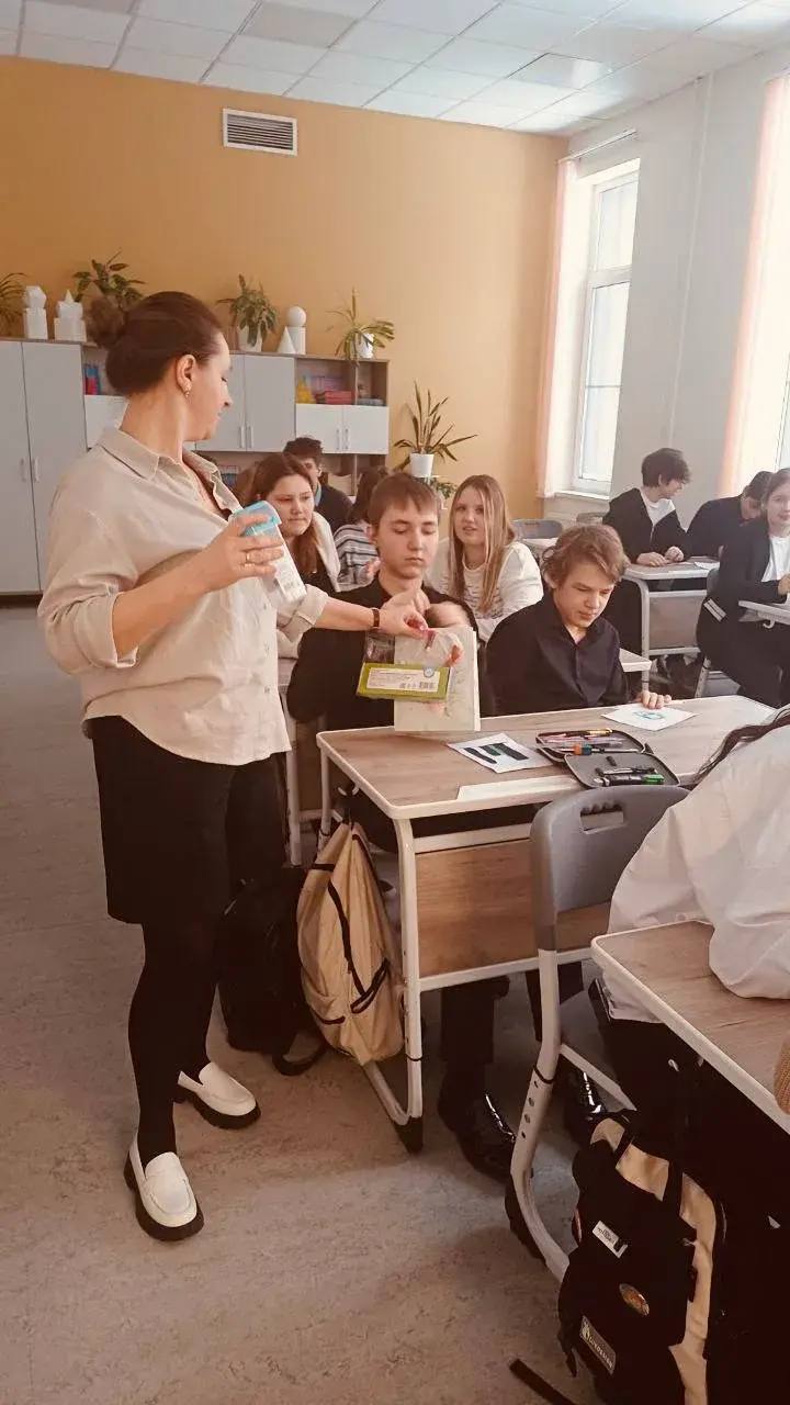 Психолог гимназии Анастасия Николаевна провела увлекательный урок в 8Е классе Психолог гимназии Анастасия Николаевна провела увлекательный урок в 8Е классе