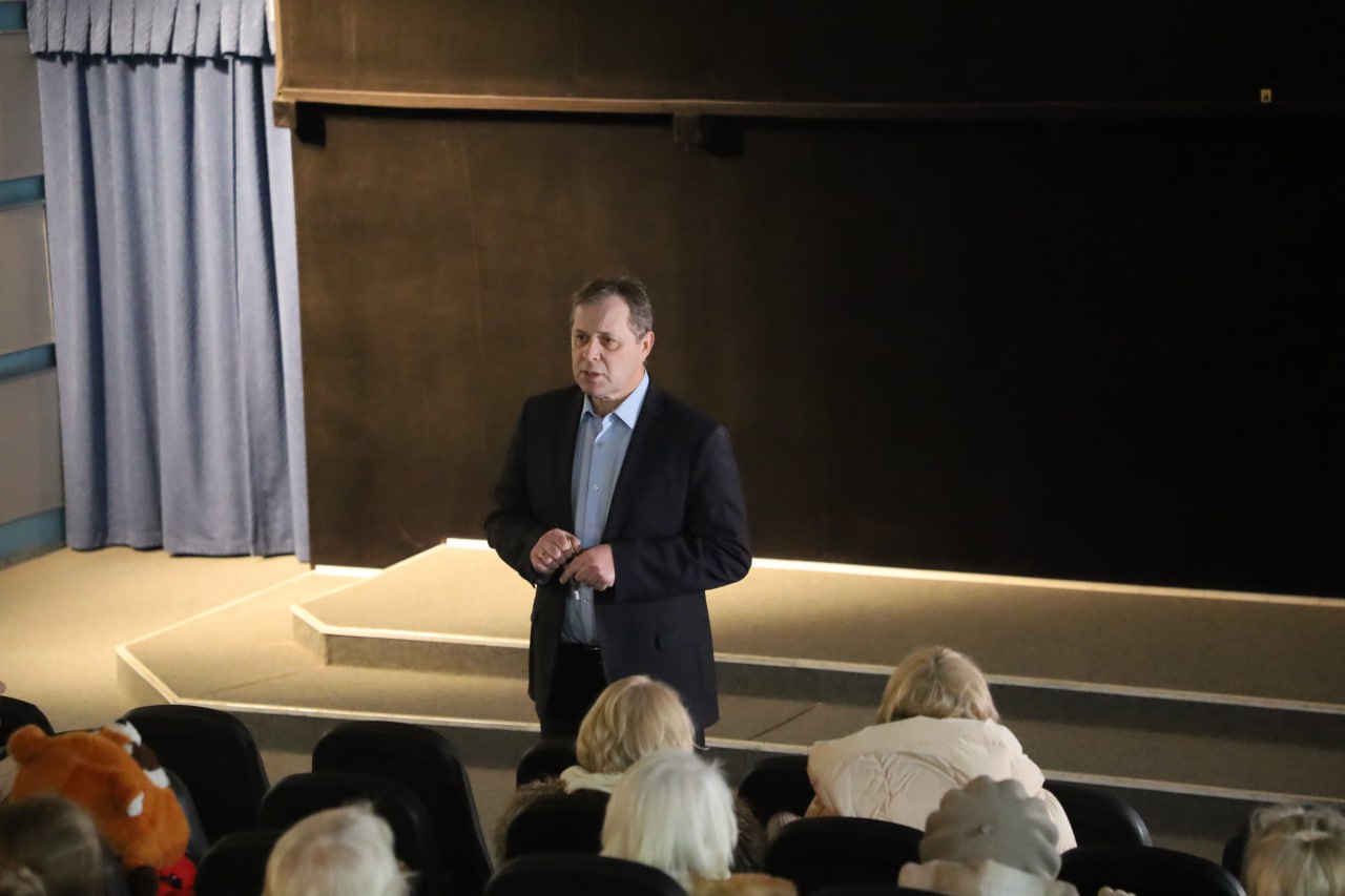 В преддверии Дня памяти жертв Холокоста во дворце культуры «Россия» состоялся специальный кинопоказ для участников СВО и членов их семей В преддверии Дня памяти жертв Холокоста во дворце культуры «Россия» состоялся специальный кинопоказ для участников СВО и членов их семей