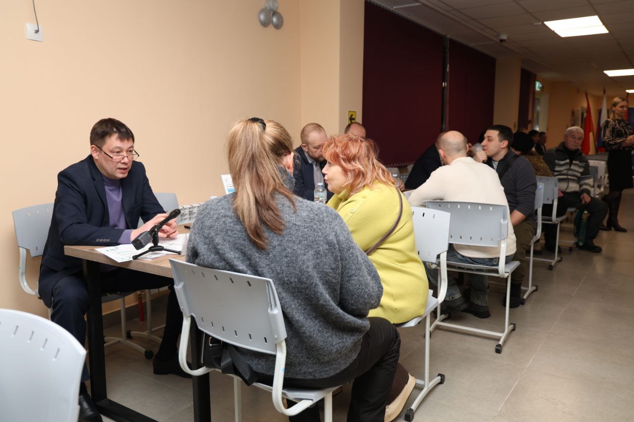 Выездной приём жителей. Вместе с коллегами провели выездную администрацию в восточном микрорайоне на площадке Электростальского колледжа Выездной приём жителей. Вместе с коллегами провели выездную администрацию в восточном микрорайоне на площадке Электростальского колледжа