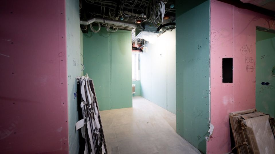 Владимир Волков: Внутренние отделочные работы выполняют строители в здании детского стационара Московского областного центра охраны материнства и детства Владимир Волков: Внутренние отделочные работы выполняют строители в здании детского стационара Московского областного центра охраны материнства и детства