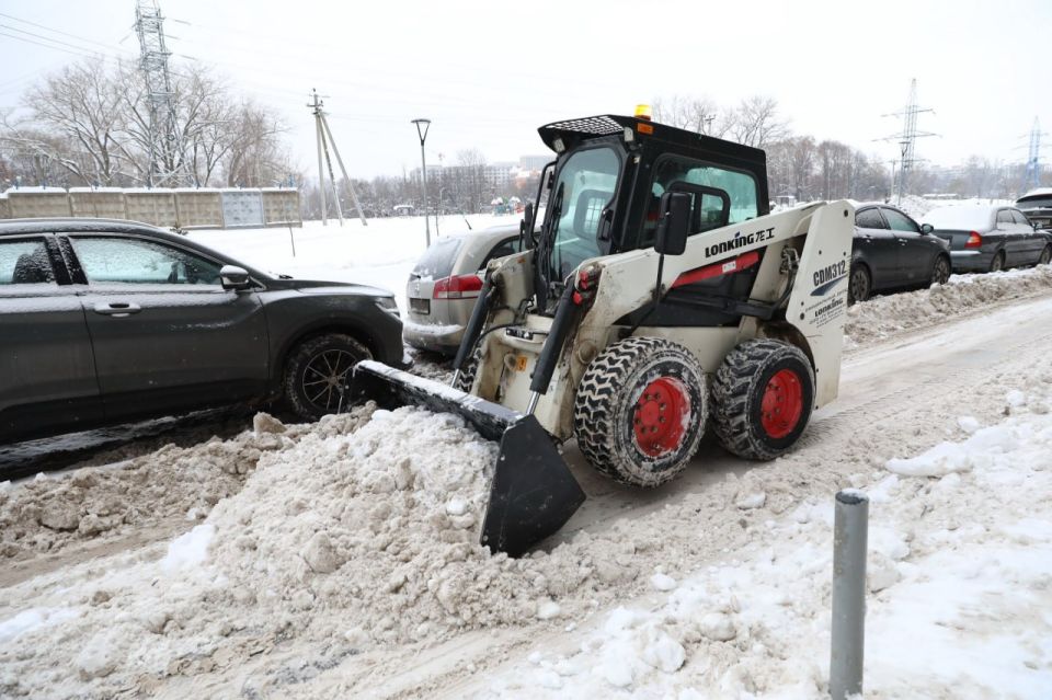 С территории Бригантины в Долгопрудном вывезено более двух тысяч кубометров снега С территории Бригантины в Долгопрудном вывезено более двух тысяч кубометров снега