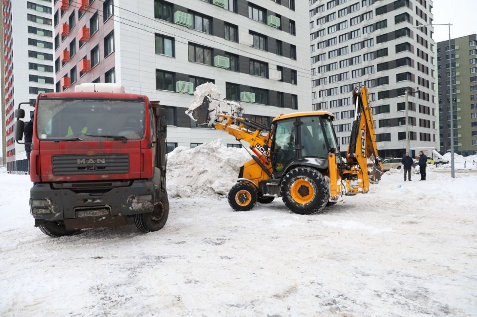 С территории Бригантины в Долгопрудном вывезено более двух тысяч кубометров снега С территории Бригантины в Долгопрудном вывезено более двух тысяч кубометров снега