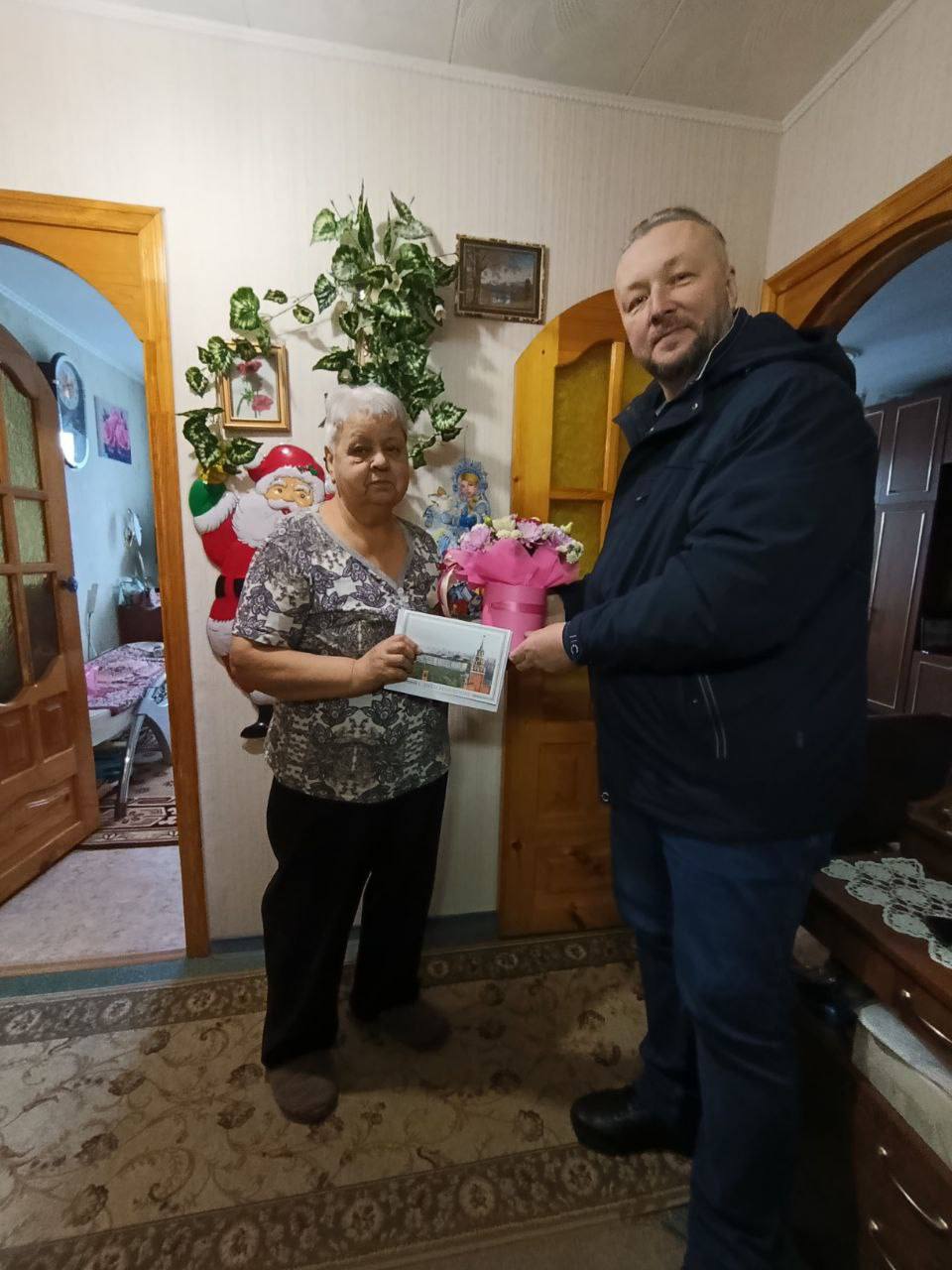 Сегодня Управление контрольной деятельности Администрации округа с большим уважением и теплом поздравило с днем рождения нашего уважаемого ветерана Великой Отечественной войны – Кондратенко Галину Васильевну!