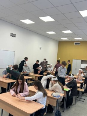 В рамках курса по первой медицинской помощи на уроках ОБЗР мы взяли на заметку не только теорию, но и практику — и у нас получилось отлично! Теория + практика: как правильно оценить состояние человека, когда вызывать...