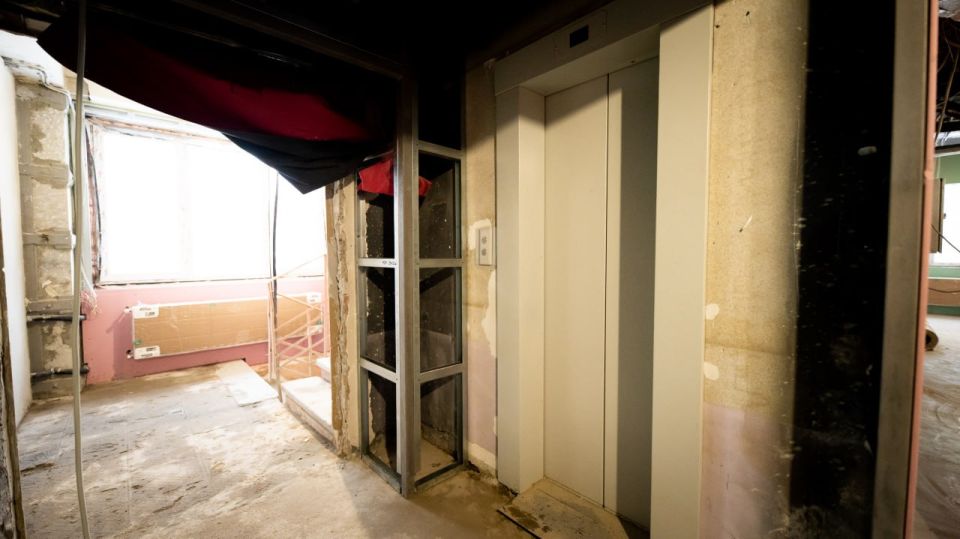 Владимир Волков: Внутренние отделочные работы выполняют строители в здании детского стационара Московского областного центра охраны материнства и детства Владимир Волков: Внутренние отделочные работы выполняют строители в здании детского стационара Московского областного центра охраны материнства и детства