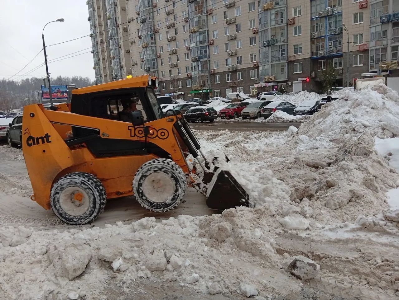 Коммунальные и дорожные службы Красногорска продолжают работу в режиме повышенной готовности Коммунальные и дорожные службы Красногорска продолжают работу в режиме повышенной готовности