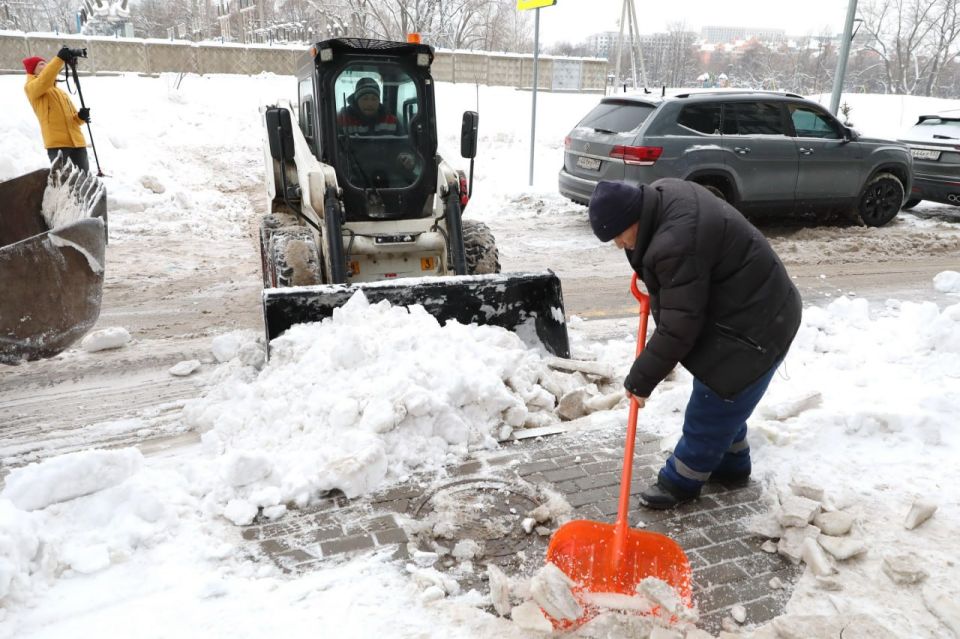 С территории Бригантины в Долгопрудном вывезено более двух тысяч кубометров снега С территории Бригантины в Долгопрудном вывезено более двух тысяч кубометров снега
