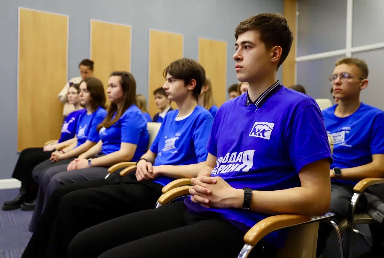 Единороссы приняли участие в старте проекта «ПолитШкола Молодой Гвардии Единой России» Единороссы приняли участие в старте проекта «ПолитШкола Молодой Гвардии Единой России»