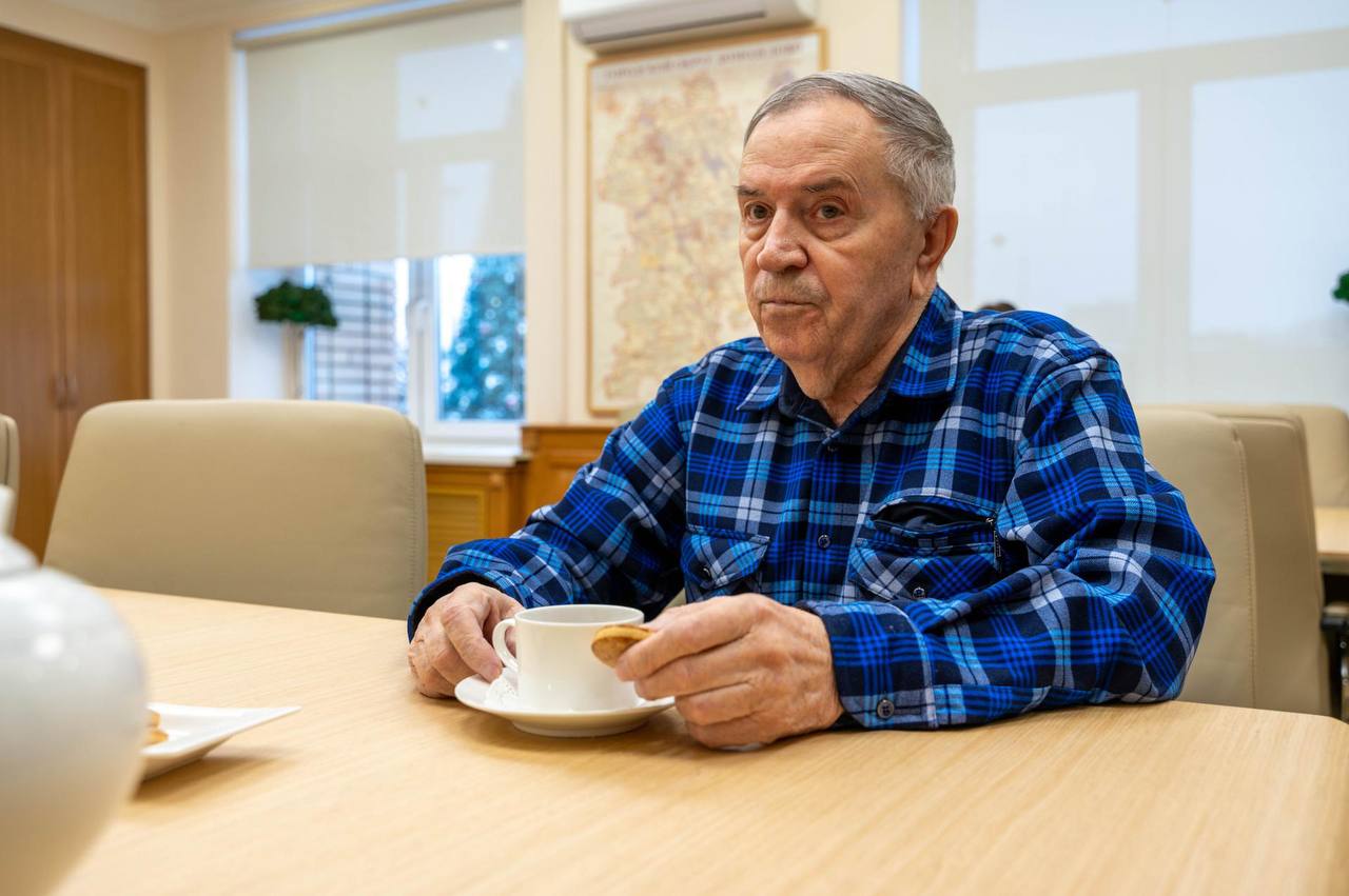 В администрации Домодедово поздравили ветерана труда и бывшего узника фашистских концлагерей Василия Ивановича Поставничего с днём рождения!