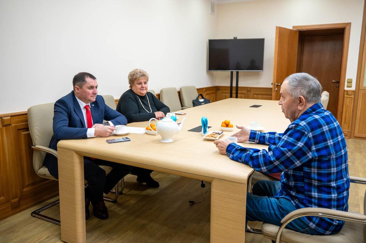 В администрации Домодедово поздравили ветерана труда и бывшего узника фашистских концлагерей Василия Ивановича Поставничего с днём рождения! В администрации Домодедово поздравили ветерана труда и бывшего узника фашистских концлагерей Василия Ивановича Поставничего с днём рождения!